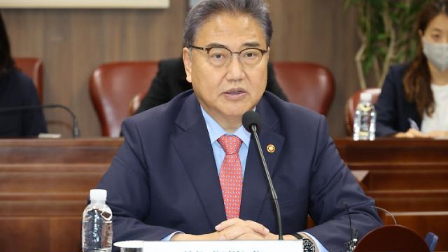 RoK Foreign Minister Park Jin visits Vietnam